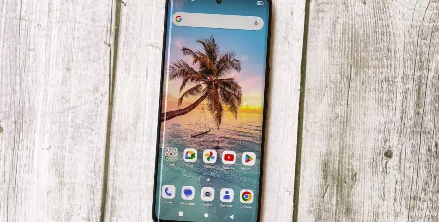 Premières impressions du Lava Blaze Curve : Un smartphone qui en jette