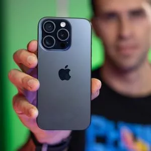 Attention mise à jour iOS 17.4 : Gare à l'autonomie de votre iPhone !