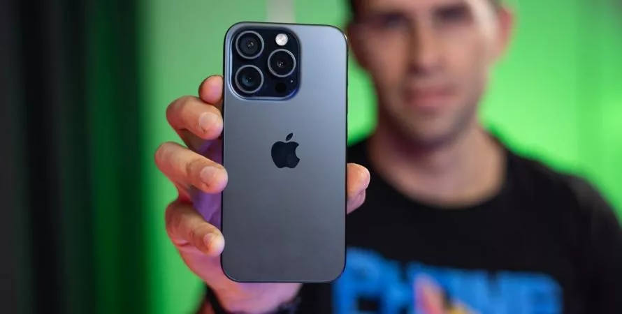 Attention mise à jour iOS 17.4 : Gare à l'autonomie de votre iPhone !
