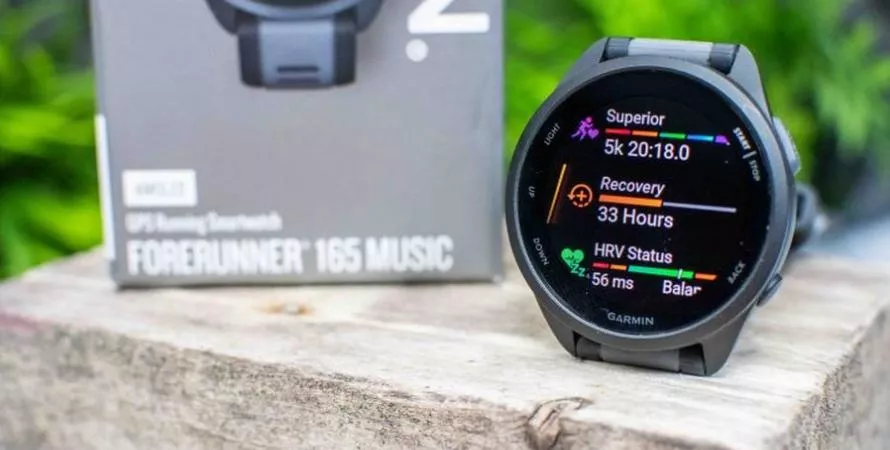 Test de la Garmin Forerunner 165 : une montre OLED pour tous