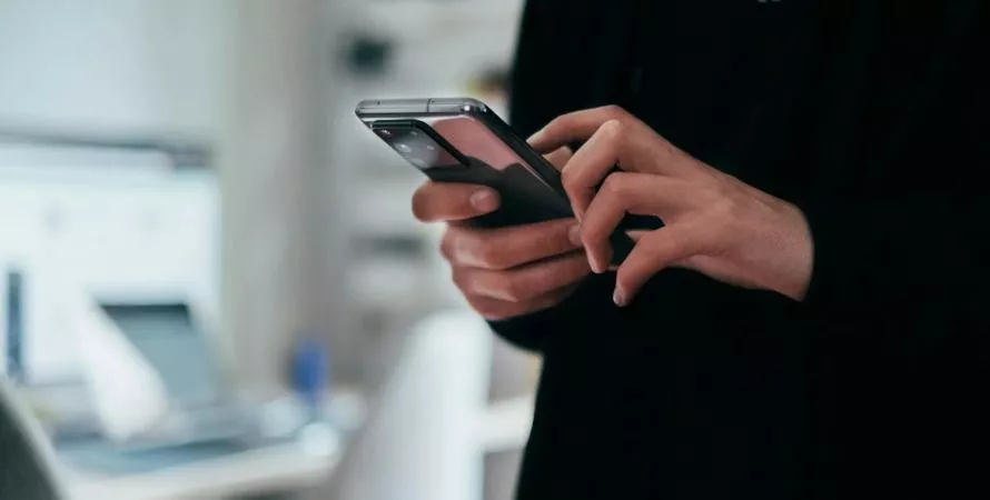 Faut-il bannir les smartphones des salles de classe ?