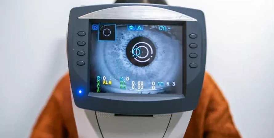 GPT-4 frôle l'expertise des médecins en ophtalmologie
