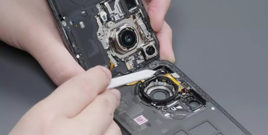 Regardez l'intérieur du Huawei Pura 70 Ultra et sa caméra rétractable