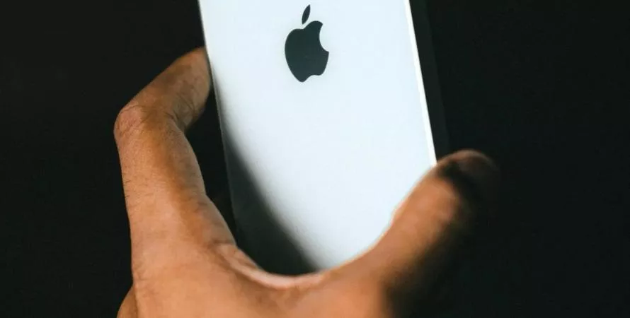 Apple dans la tourmente : accusations de minerais illégaux et ventes en baisse