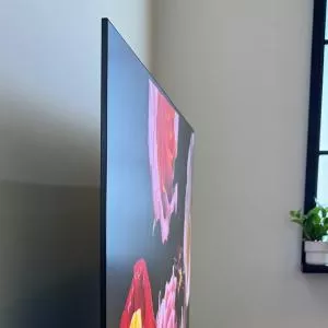 Samsung S95D éblouit avec son nouveau filtre anti-reflet