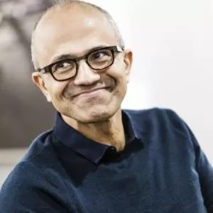 Microsoft, jaloux de Google, se lance dans l'IA avec OpenAI