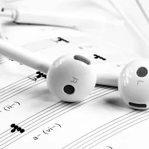 ElevenLabs lance une IA pour créer des paroles de chansons