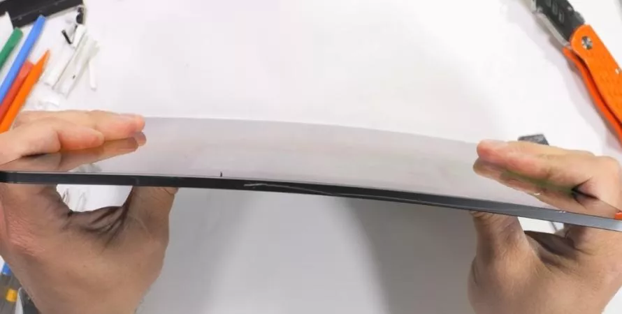 Un test de flexion révèle des faiblesses de l'iPad Pro 2024