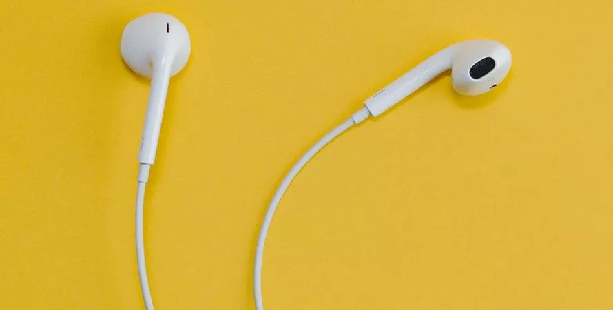 Explorez les commandes secrètes des écouteurs EarPods d'Apple