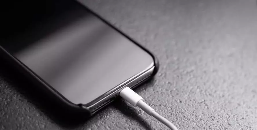 L'erreur courante avec les chargeurs qui peut alourdir votre facture d'électricité