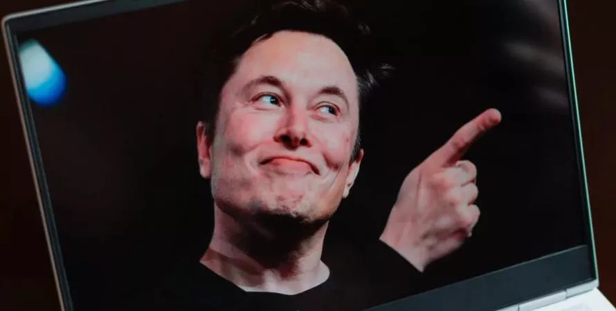 Elon Musk mise sur un supercalculateur pour son IA Grok