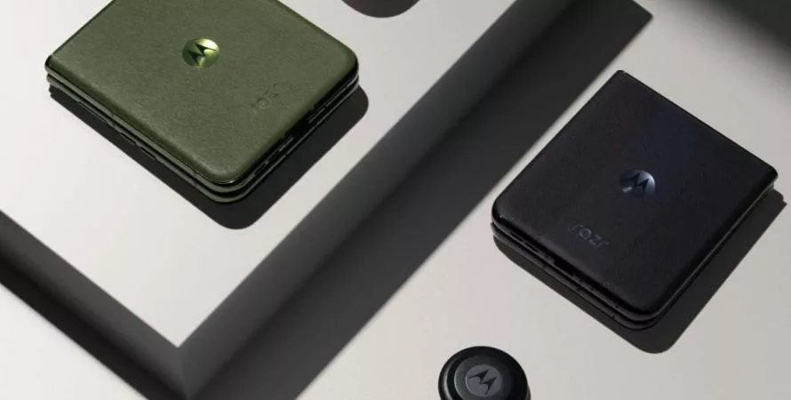 Motorola dévoile ses nouveaux Razr édition 2024 et le Moto Tag