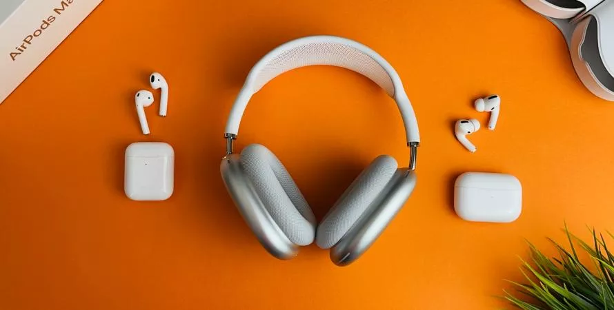 Apple prévoit de lancer des AirPods avec caméra en 2026