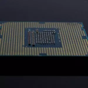 Intel Arrow Lake pourrait tarder jusqu'en décembre, AMD en avance avec son Ryzen 9000