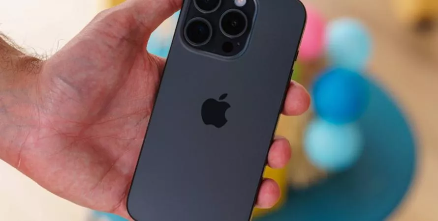 Le futur iPhone 17 pourrait arborer une caméra selfie de 24MP