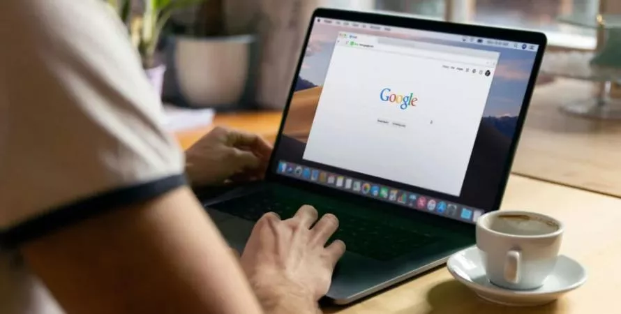 Naviguez dans le passé avec Google et Internet Archive