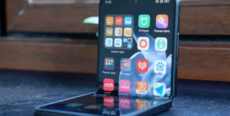 Xiaomi lance son nouveau smartphone pliant Mix Flip à l'international