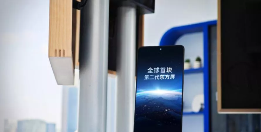 Le OnePlus 13 se dévoile avec un nouvel écran qui en jette