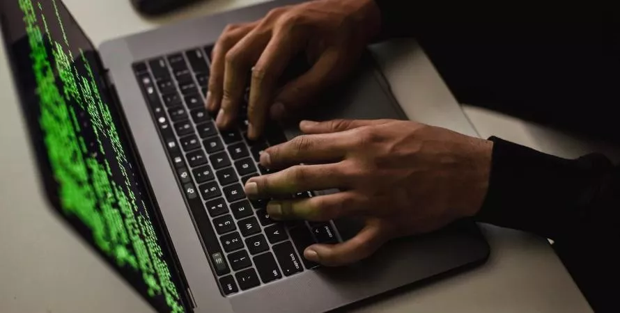L'intelligence artificielle au service des arnaqueurs : attention aux faux appels Google