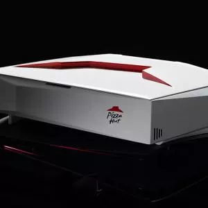 Le chauffe-pizza PS5 de Pizza Hut : l'accessoire le plus inattendu de 2024