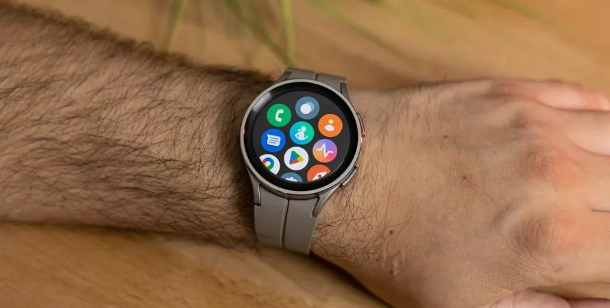 Samsung déploie sa nouvelle interface One UI 6 Watch sur ses anciennes montres connectées