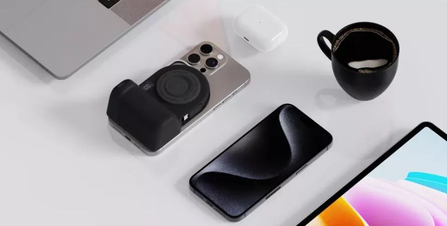 Un accessoire innovant : batterie et poignée caméra en un