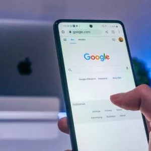 Google intègre l'IA conversationnelle à la recherche sur Pixel