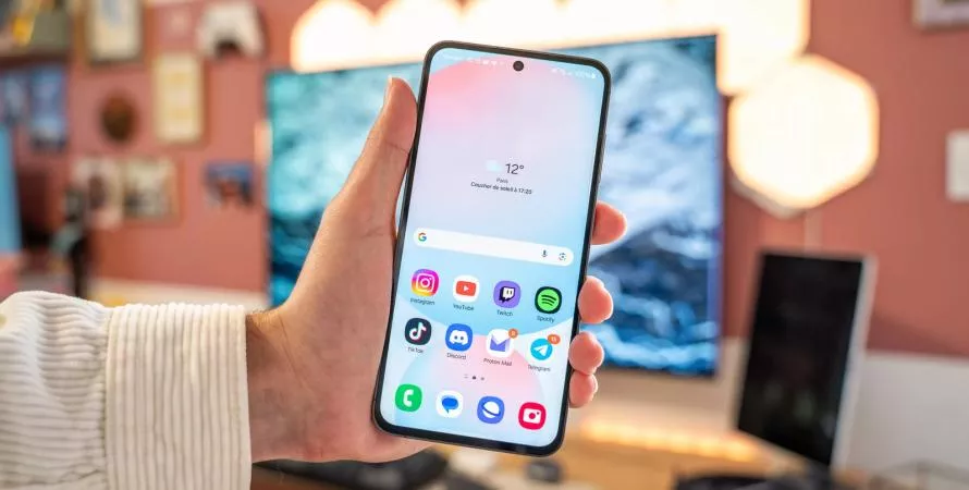 Samsung Galaxy S24 : mise à jour de sécurité avant One UI 7