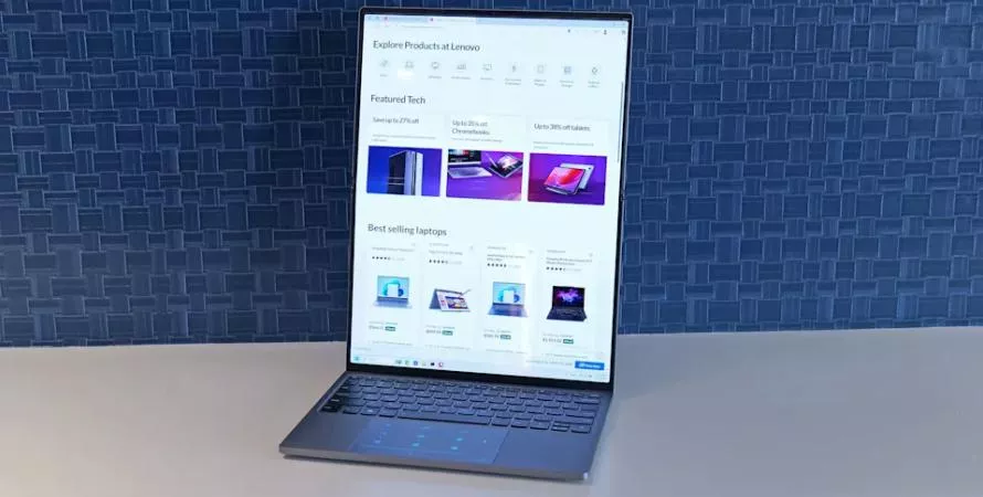 Lenovo Flip : un PC portable à écran flexible qui change de taille en un instant