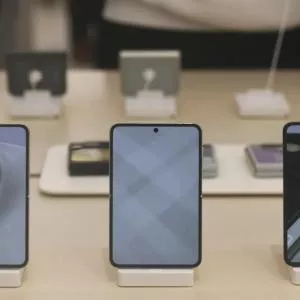 Huawei Pura X : un smartphone pliable au format inédit et boosté à l’IA