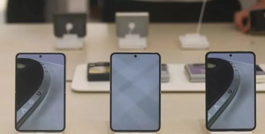 Huawei Pura X : un smartphone pliable au format inédit et boosté à l’IA