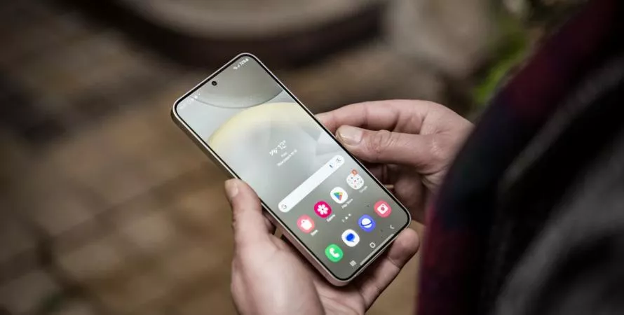 One UI 7 : Samsung freine brutalement le déploiement mondial