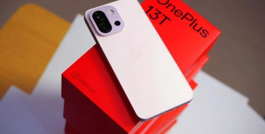 OnePlus 13s : puissance, design et gros cap sur l’autonomie
