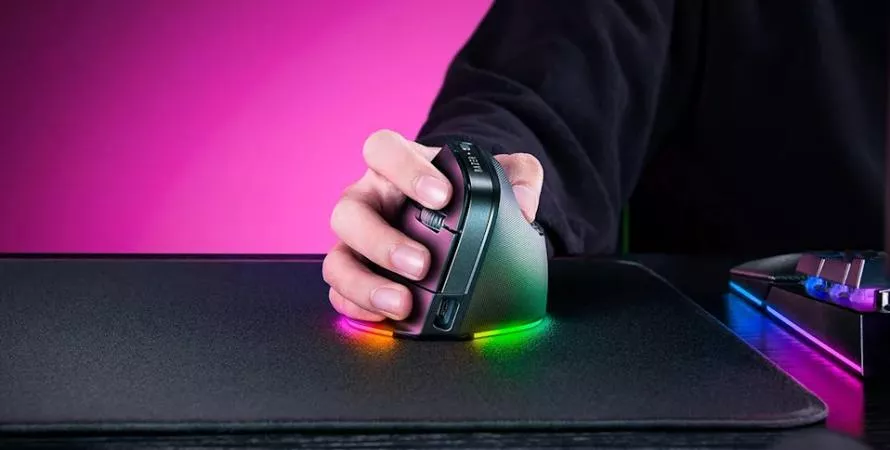 Razer passe au confort avec sa première souris verticale