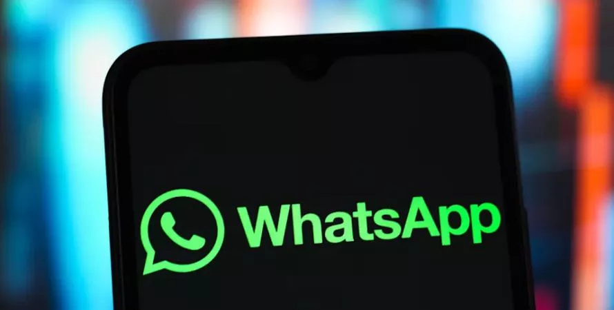 WhatsApp : Meta veut intégrer l’IA sans toucher à ta vie privée