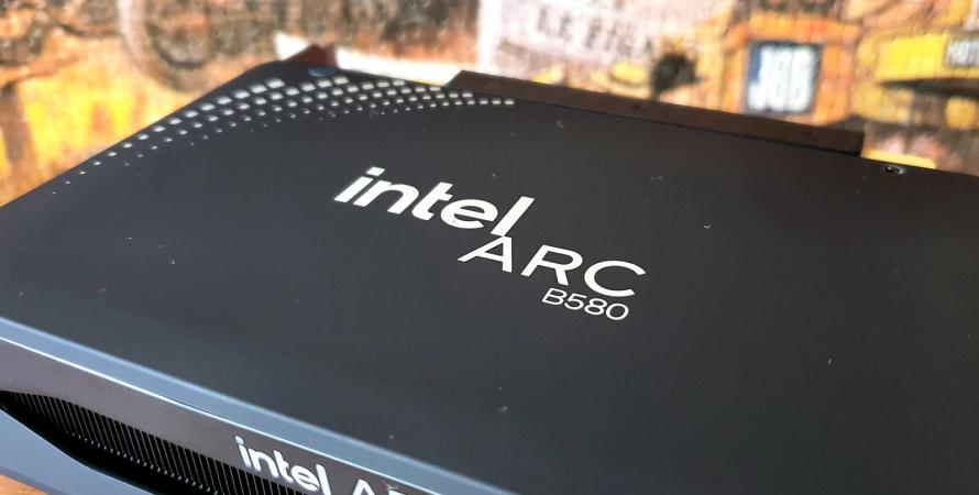 Intel prépare la riposte face à NVIDIA avec sa carte graphique ARC B770 Intel prépare la riposte face à NVIDIA avec sa carte graphique ARC B770