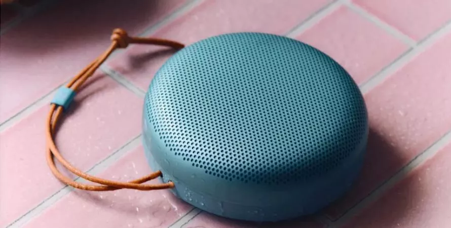 Beosound A1 3e génération : plus d’autonomie, plus de basses, et enfin réparable
