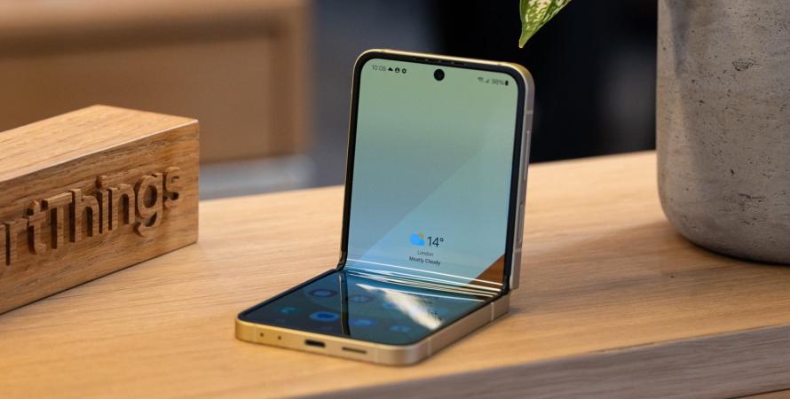 Galaxy Z Flip 7 FE : un nouveau modèle… qui ressemble beaucoup à l’ancien ? Galaxy Z Flip 7 FE : un nouveau modèle… qui ressemble beaucoup à l’ancien ?