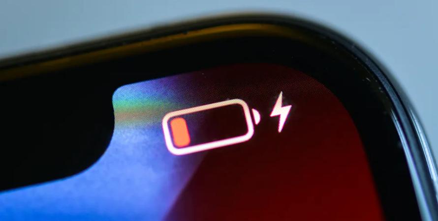Apple prépare une batterie boostée à l’IA pour iOS 19 Apple prépare une batterie boostée à l’IA pour iOS 19