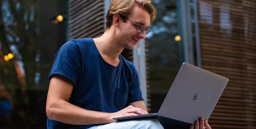 ChatGPT, l’outil préféré des étudiants… au grand désarroi des profs