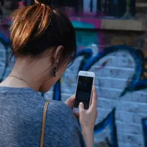 Vers une interdiction du smartphone pour les moins de 15 ans ?