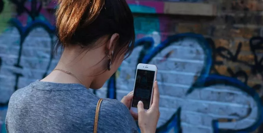 Vers une interdiction du smartphone pour les moins de 15 ans ?
