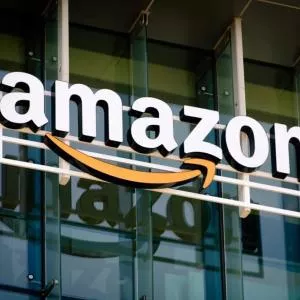 Amazon prévient ses salariés : l'IA va transformer les métiers… et supprimer des postes