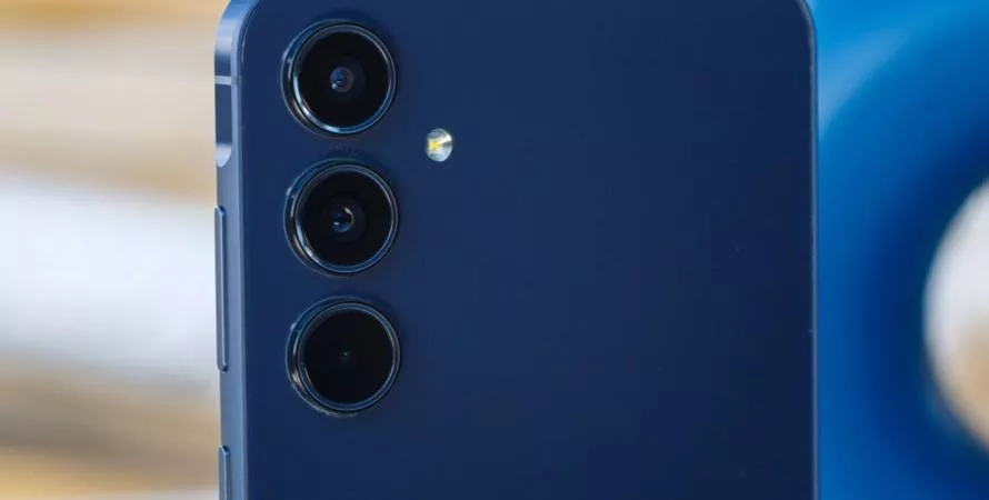 Galaxy A55 : Android 16 repéré, la mise à jour se prépare