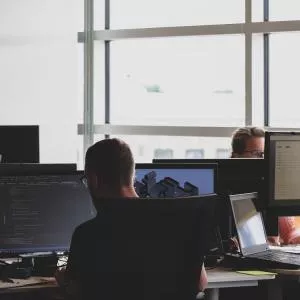 Meta veut séduire les talents d’OpenAI avec des offres XXL