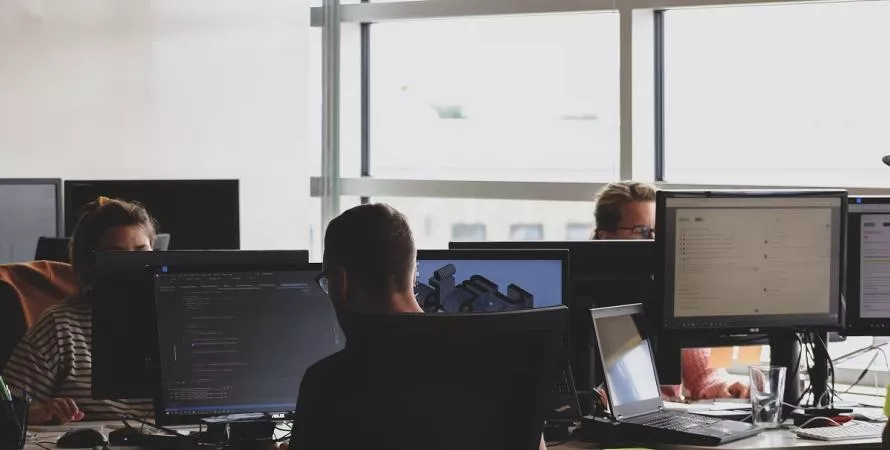 Meta veut séduire les talents d’OpenAI avec des offres XXL