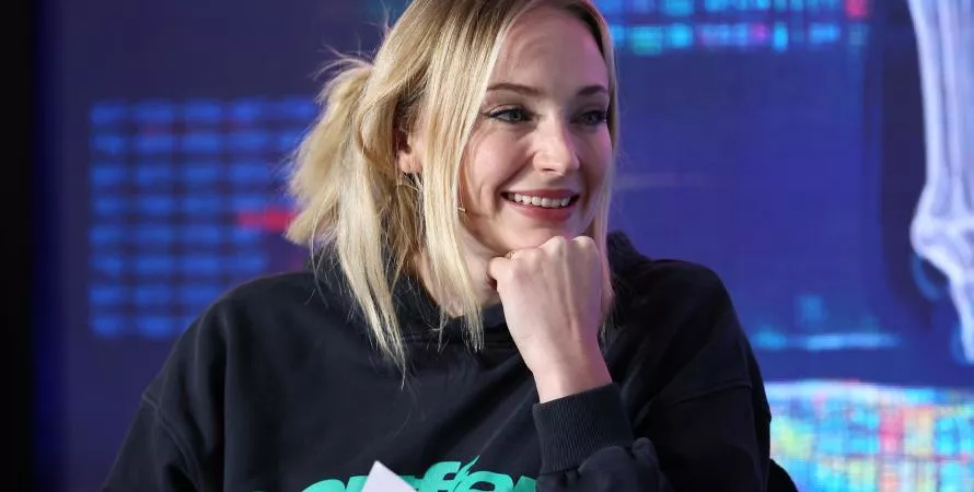 Sophie Turner endosse le costume de Lara Croft pour Amazon