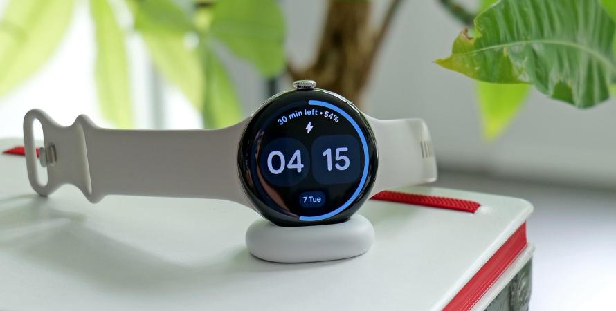 La Pixel Watch 4 transforme enfin la recharge en un vrai jeu d'enfant La Pixel Watch 4 transforme enfin la recharge en un vrai jeu d'enfant