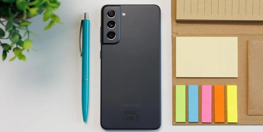 Le Galaxy S21 FE reçoit sa dernière mise à jour majeure : One UI 8.0 arrive Le Galaxy S21 FE reçoit sa dernière mise à jour majeure : One UI 8.0 arrive