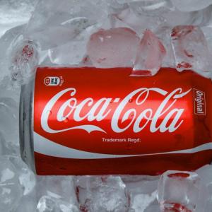 Coca-Cola rate complètement sa publicité de Noël générée par intelligence artificielle Coca-Cola rate complètement sa publicité de Noël générée par intelligence artificielle